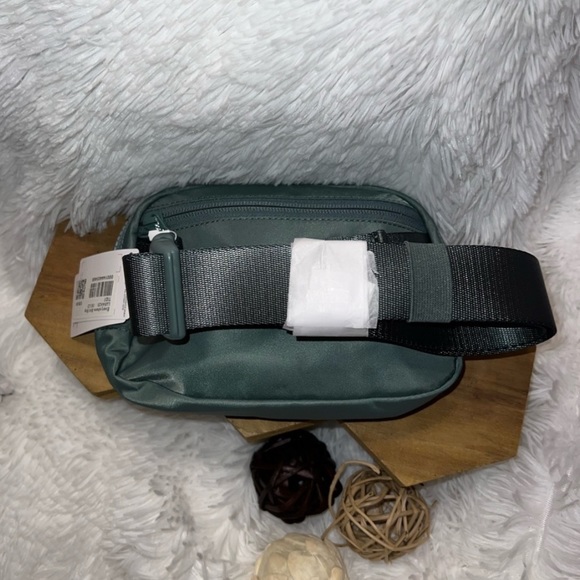 Lululemon Tidewater Teal Belt Bag - Picture 4 of 5
